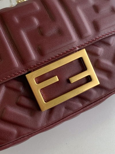 フェンディバッグ着用イメージ